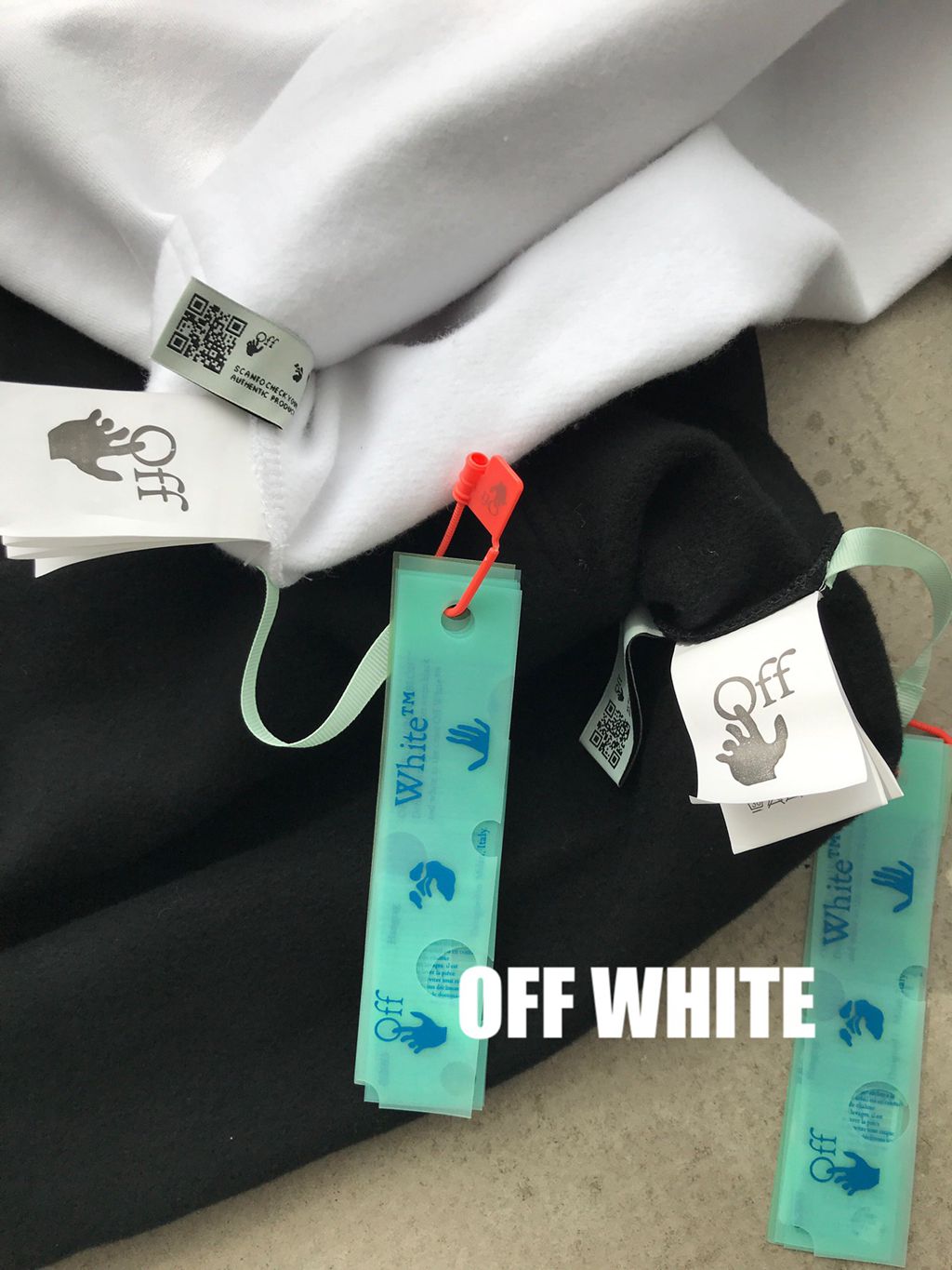 Off-White KISS SWEATSHIRT kiss